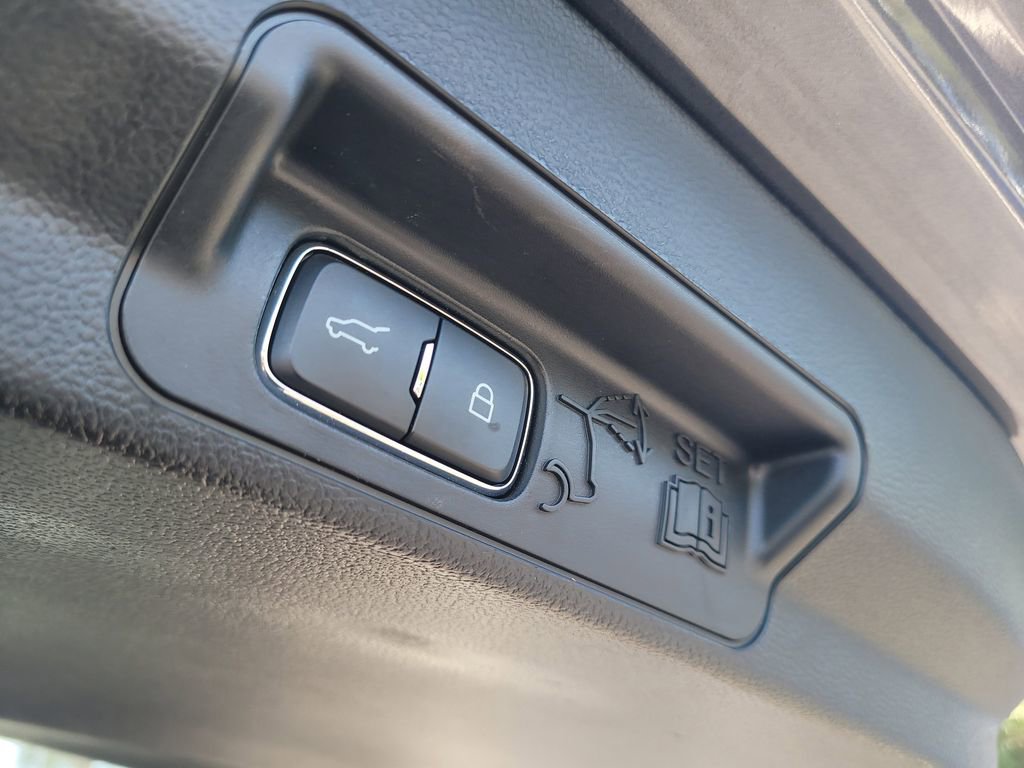 Used 2023 Ford Explorer ST-Line w/ Class IV Trailer Tow Package RWD image 8