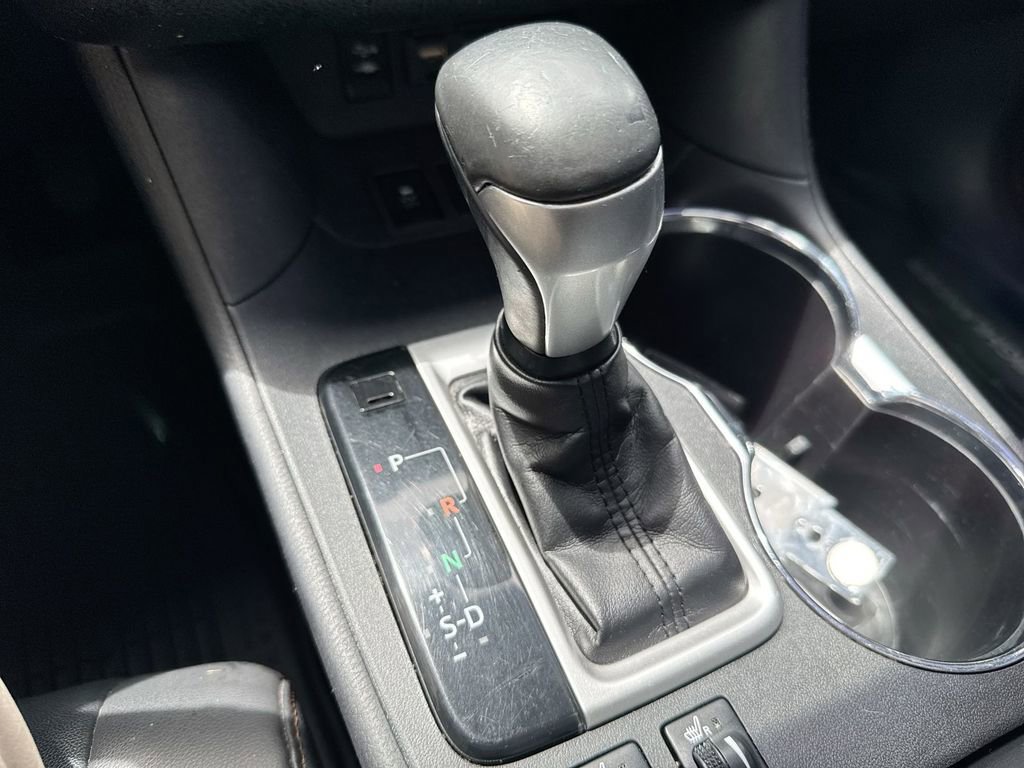 Used 2019 Toyota Highlander XLE AWD/4WD image 18
