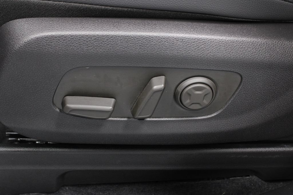 Used 2025 Kia Carnival SX Prestige FWD image 27