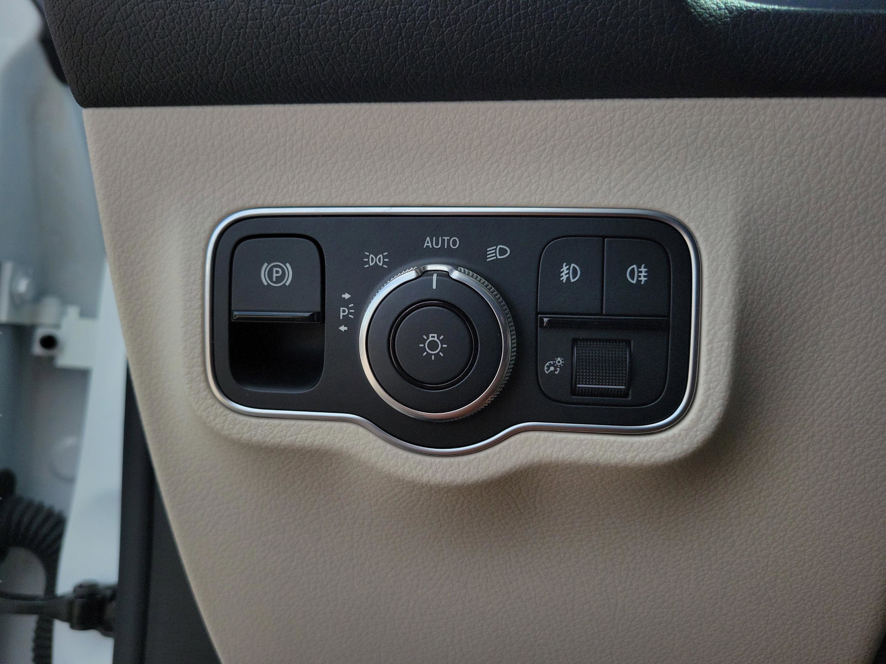 Used 2023 Mercedes-Benz GLB 250 4MATIC image 18