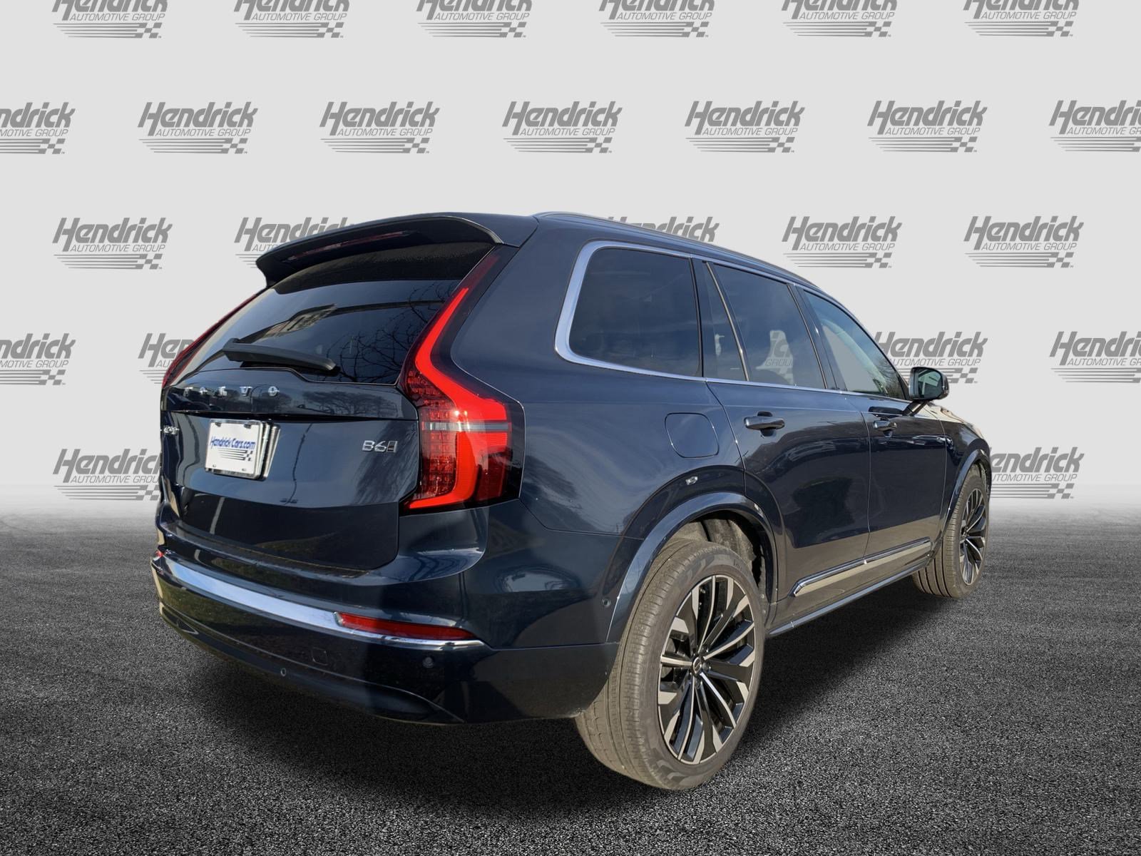 Used 2025 Volvo XC90 B6 Plus image 10