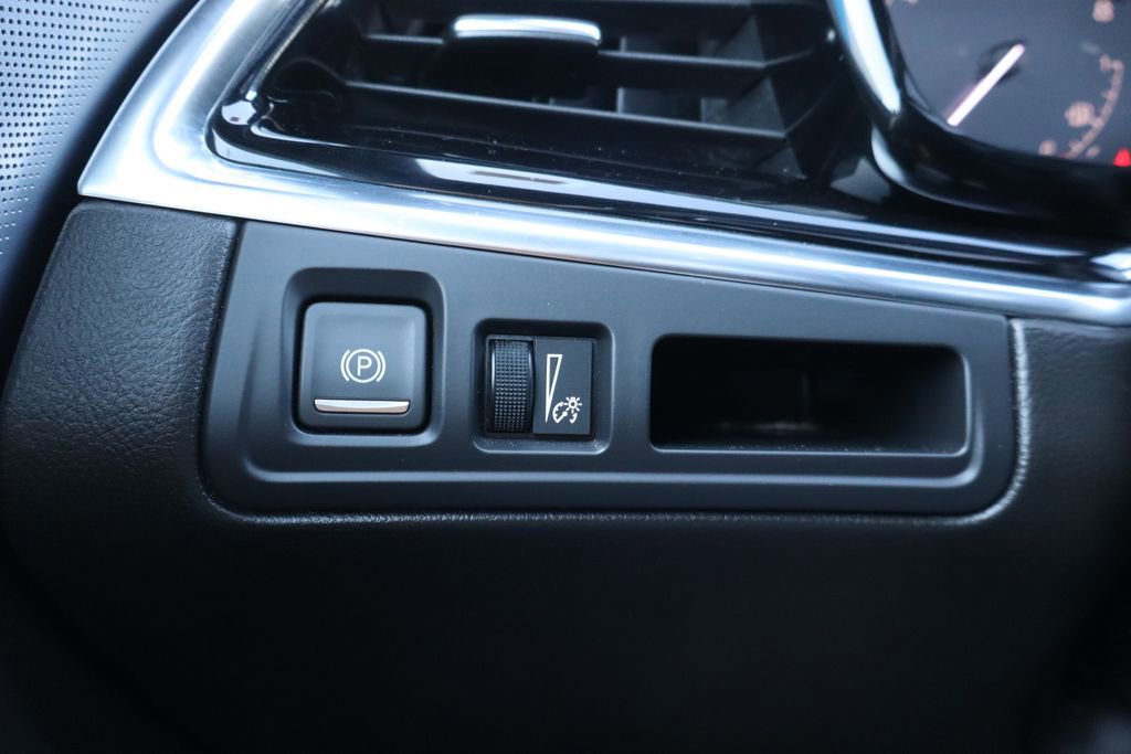 Used 2025 Cadillac XT6 Premium Luxury image 17