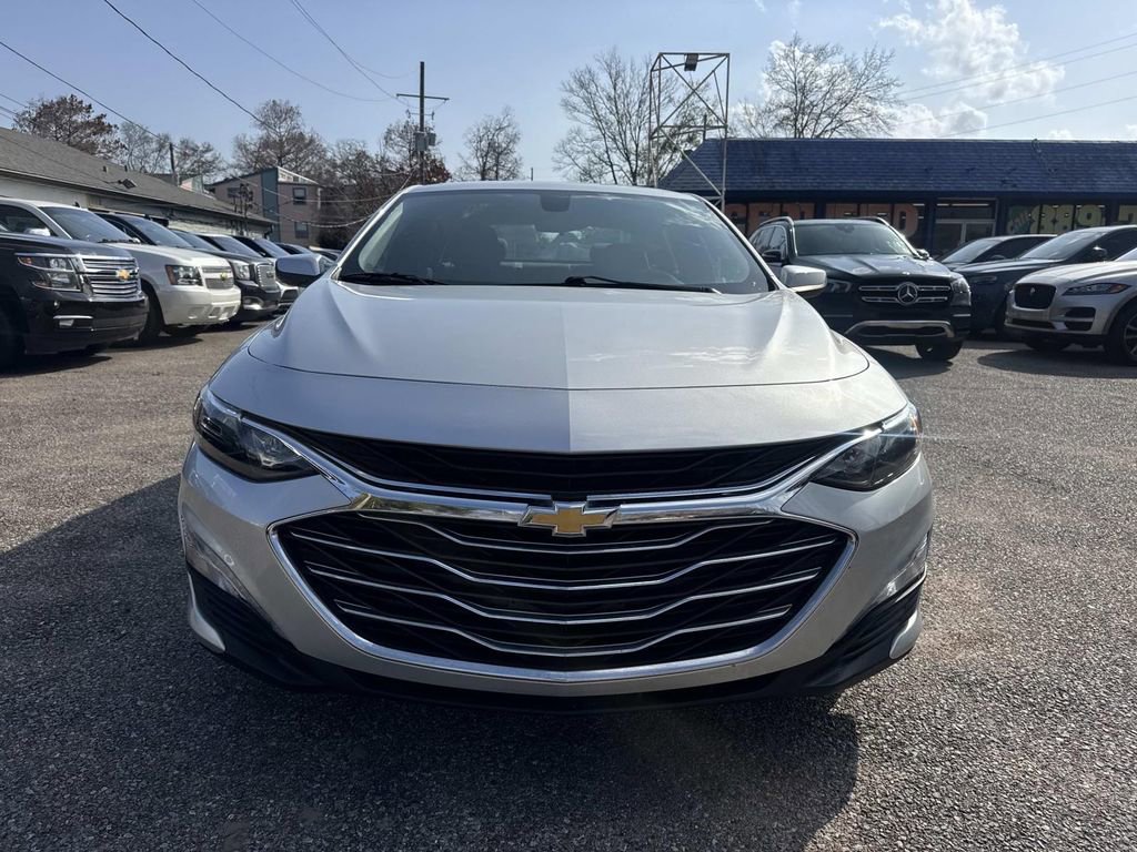 Used 2020 Chevrolet Malibu LT image 2