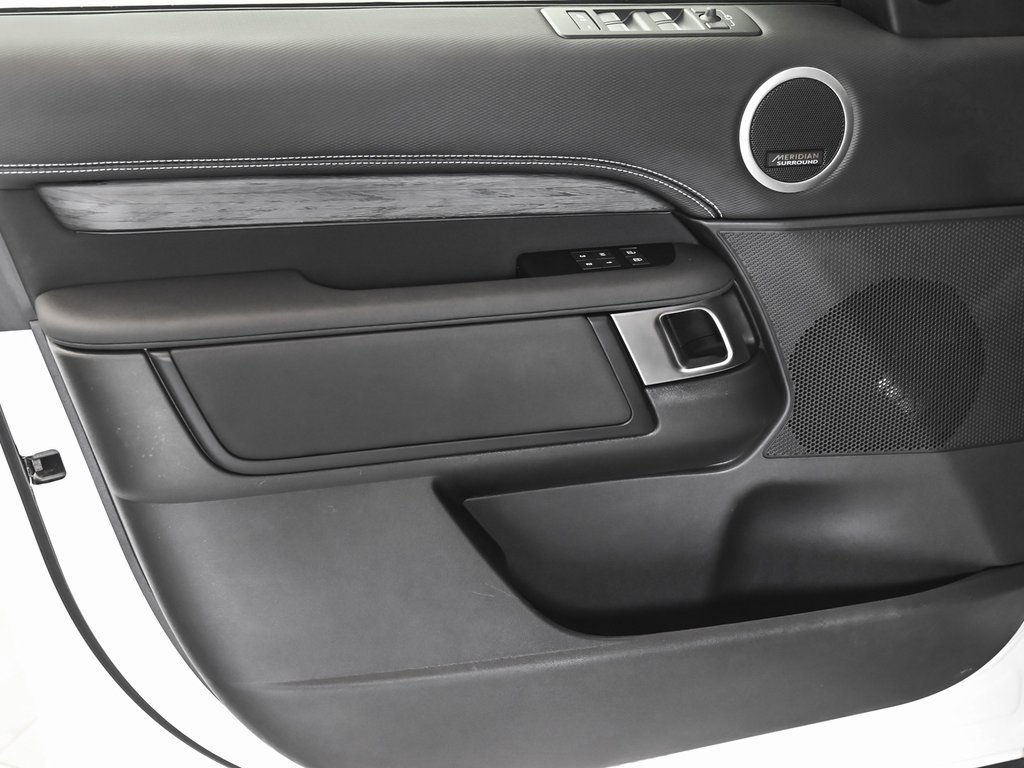 Used 2023 Land Rover Discovery HSE R-Dynamic image 9