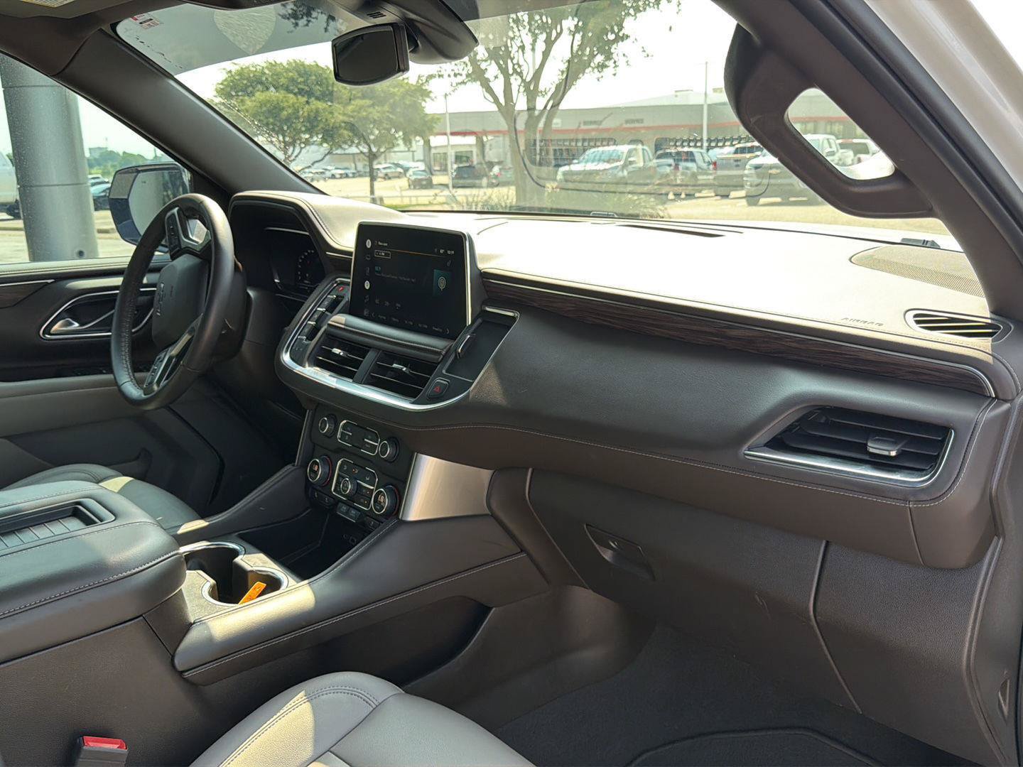 Used 2022 Chevrolet Tahoe Z71 w/ Luxury Package AWD/4WD image 25