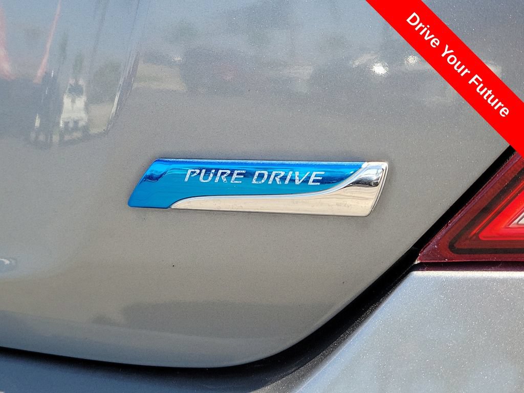 Used 2014 Nissan Versa SV FWD image 30