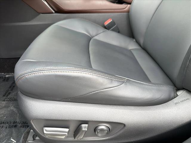 Certified 2024 Toyota Venza XLE image 12