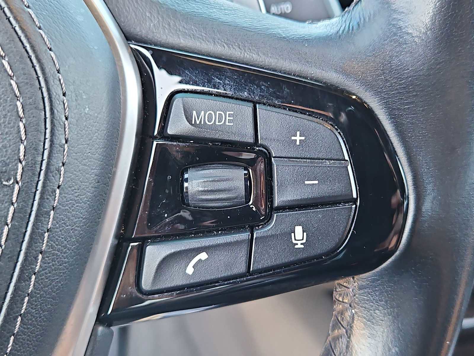 Used 2019 BMW 530e w/ Convenience Package image 25