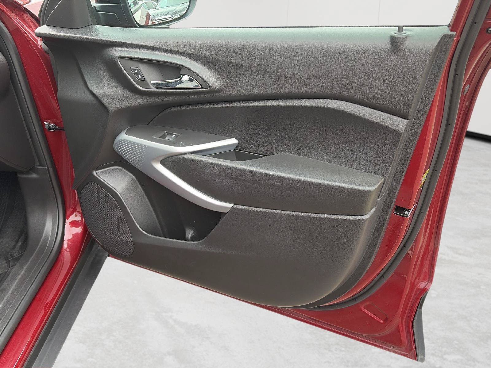 Certified 2024 Chevrolet Trax RS FWD image 19