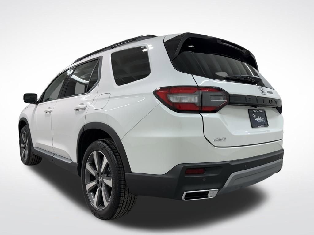 Used 2025 Honda Pilot Elite image 2