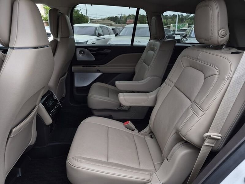 Used 2020 Lincoln Aviator Reserve w/ Equipment Group 202A image 13