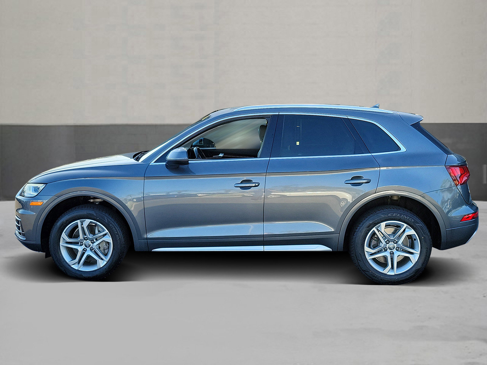 Used 2018 Audi Q5 2.0T Premium Plus w/ Premium Plus Package AWD/4WD image 3