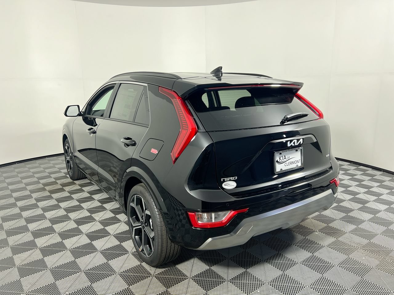 Certified 2025 Kia Niro EX Touring FWD image 7