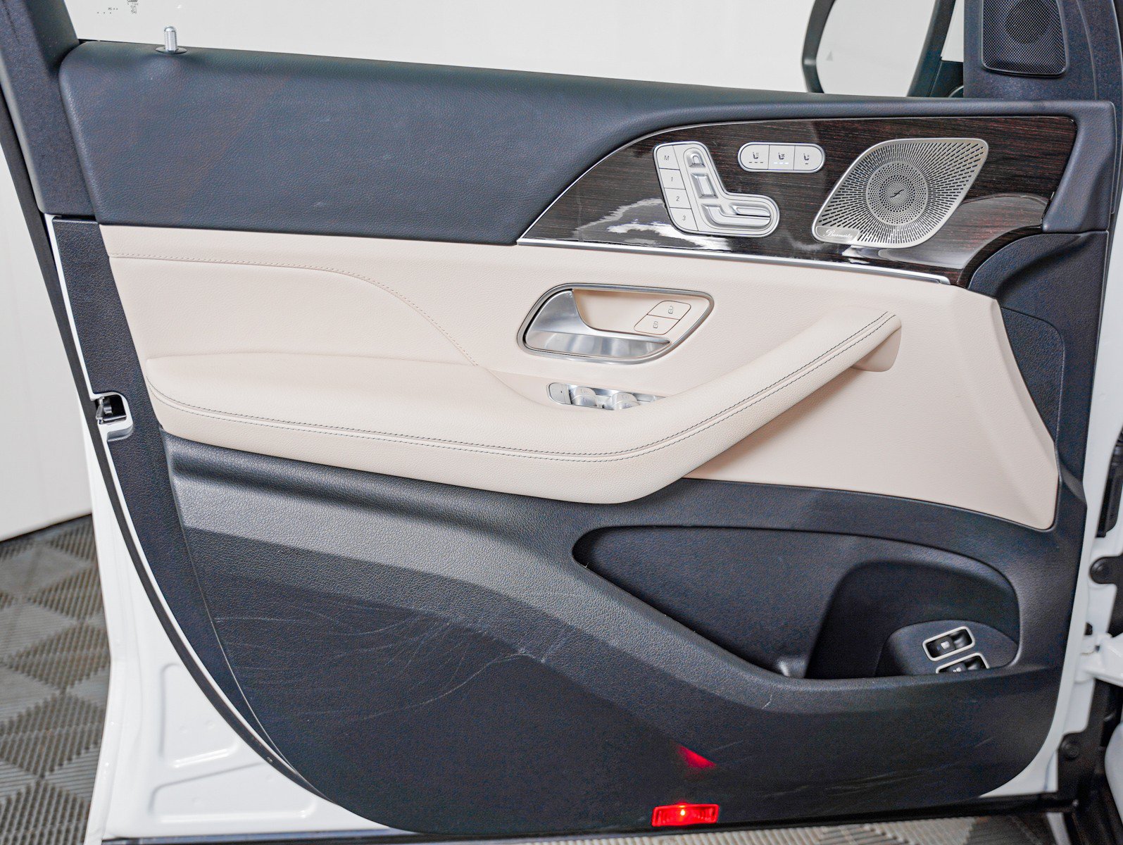 Certified 2025 Mercedes-Benz GLE 450e 4MATIC image 21