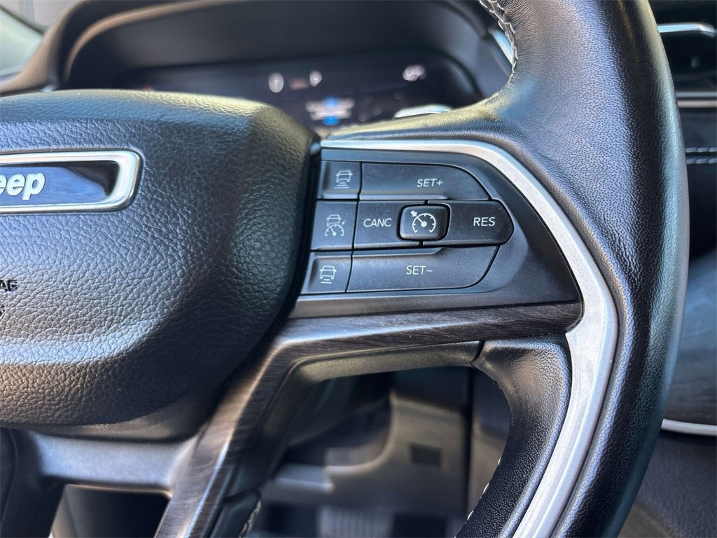 Used 2022 Jeep Grand Cherokee Limited image 19