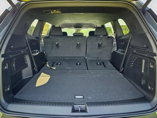 New 2025 GMC Acadia Elevation image 35