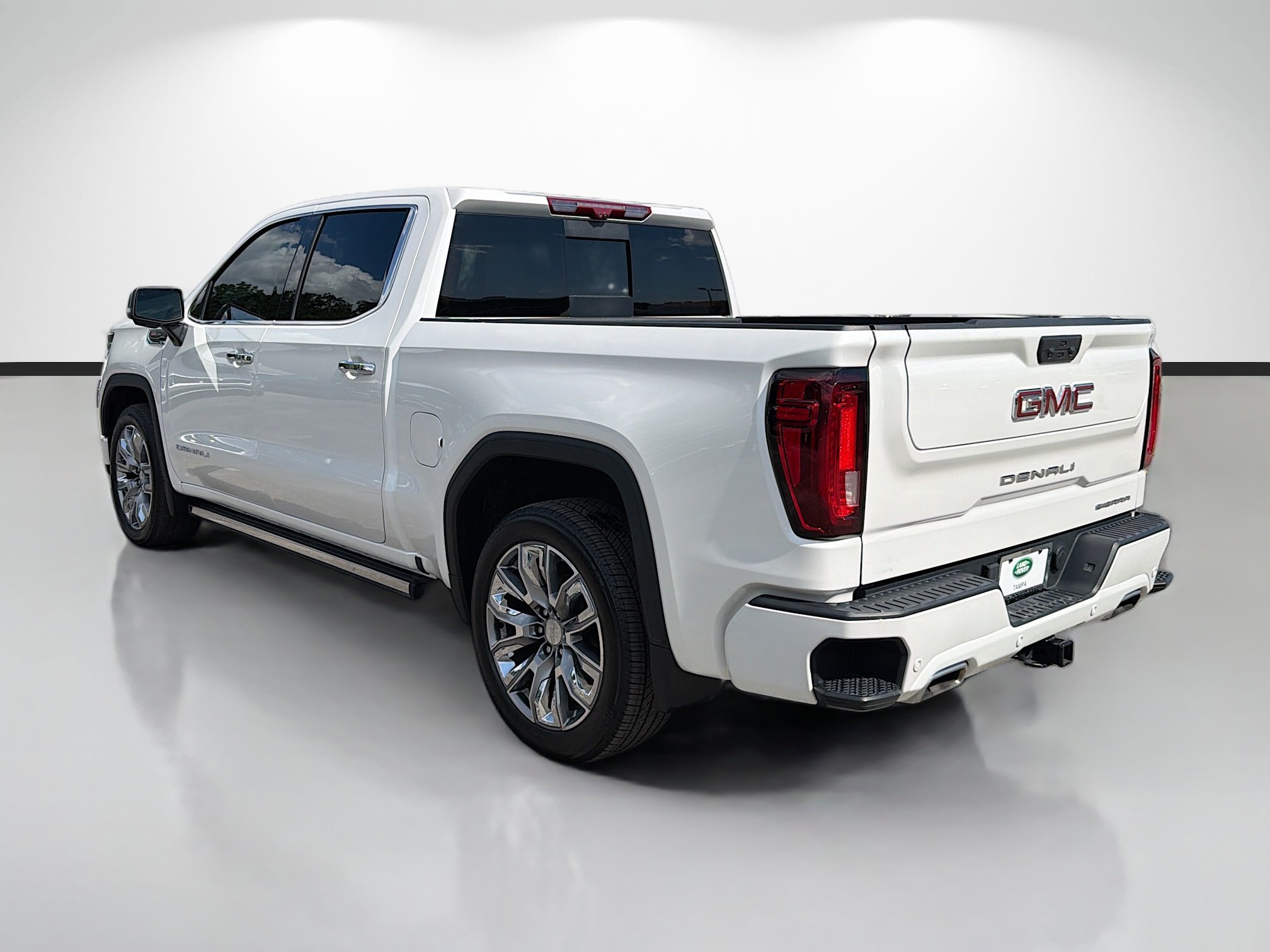 Used 2024 GMC Sierra 1500 Denali AWD/4WD image 3