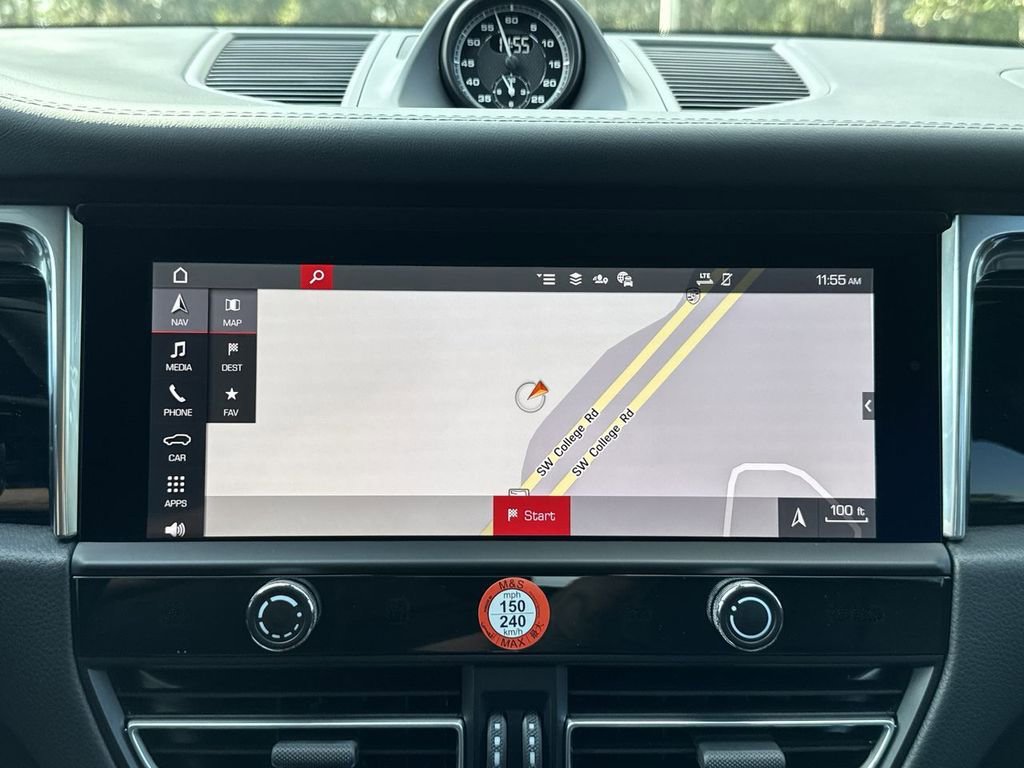 Certified 2026 Porsche Macan image 14