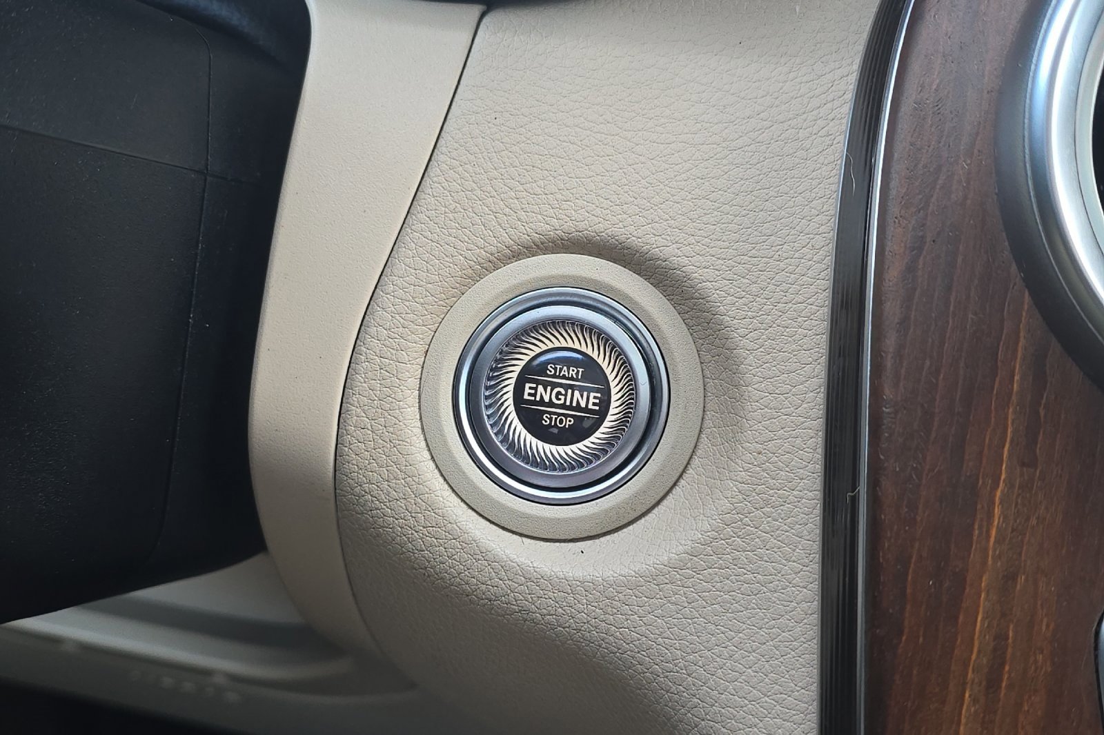 Used 2022 Mercedes-Benz GLC 300 4MATIC image 33