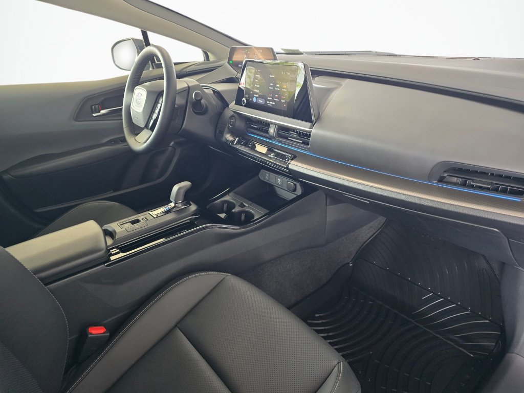 Used 2025 Toyota Prius XLE AWD/4WD image 44