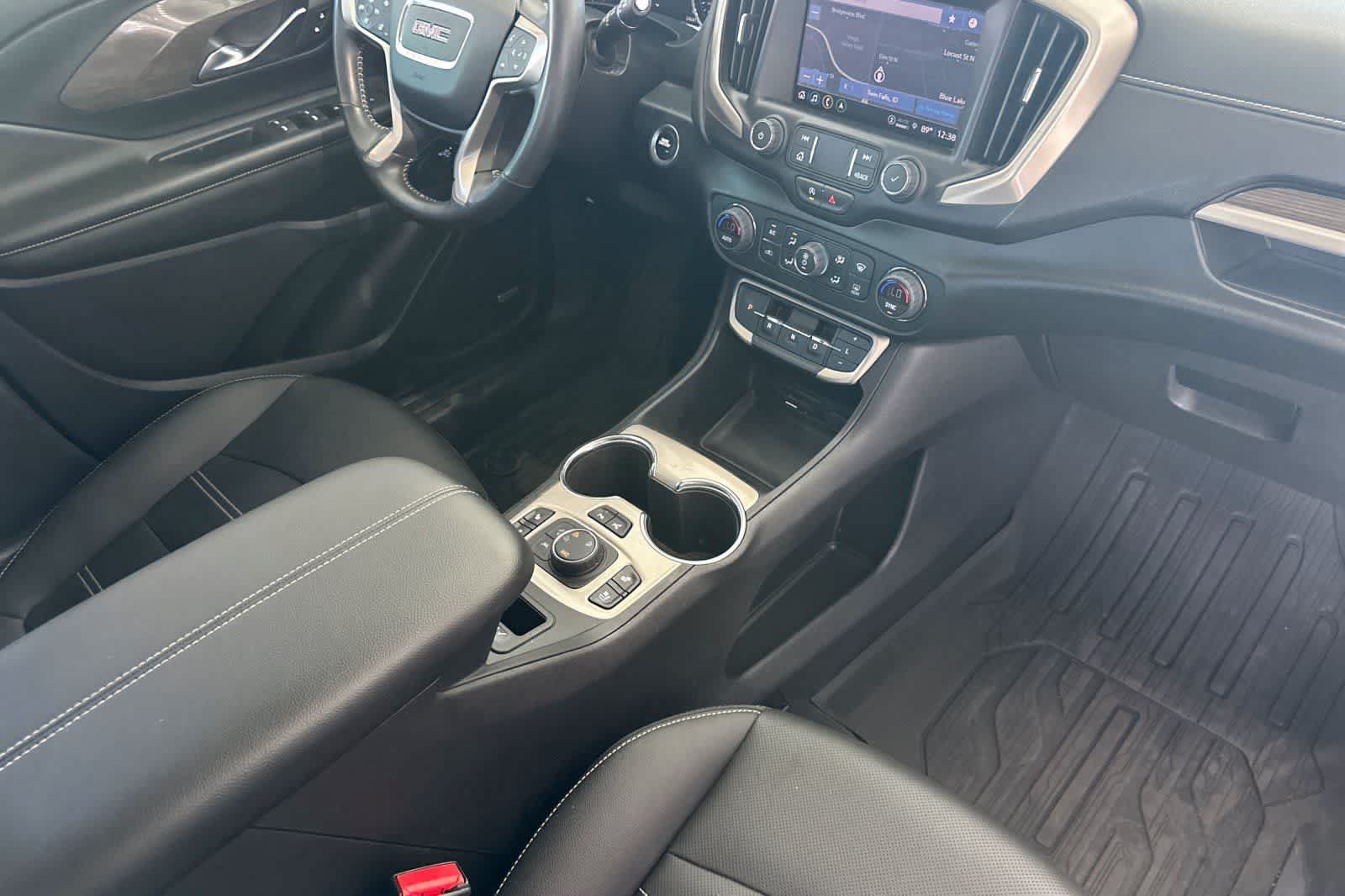 Used 2022 GMC Terrain Denali w/ Denali Premium Package AWD/4WD image 16