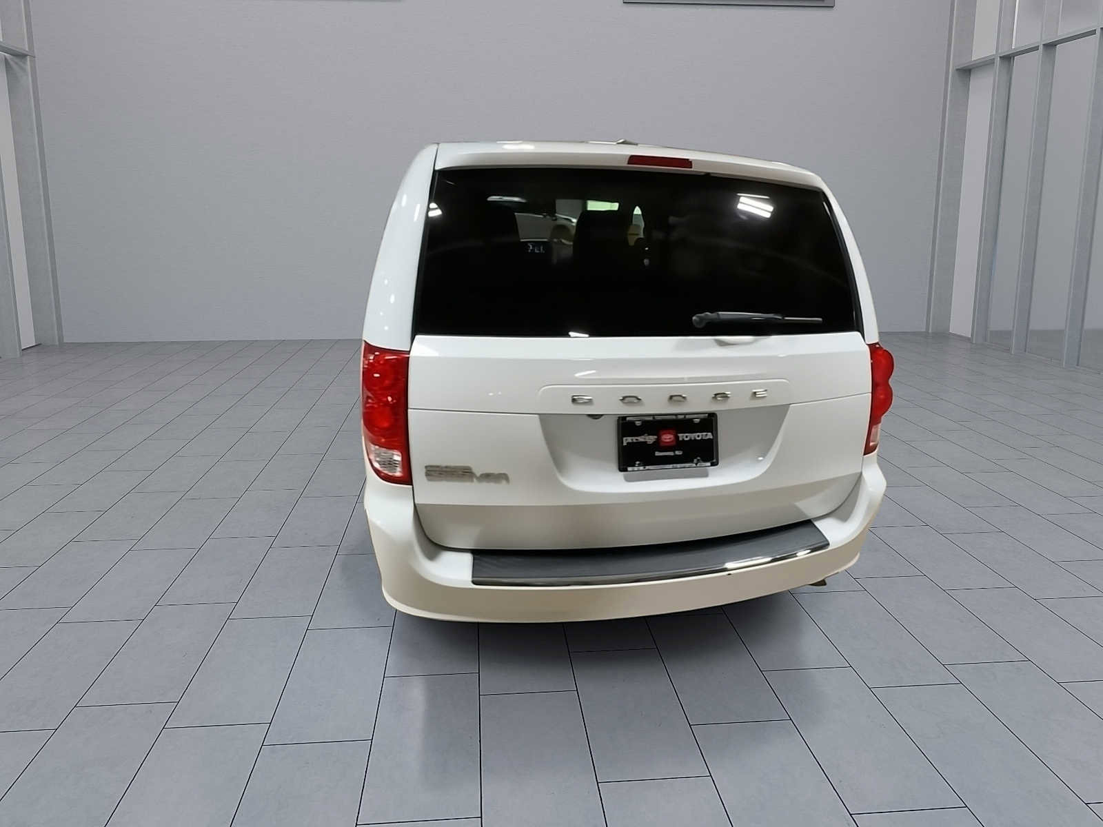 Used 2019 Dodge Grand Caravan SE w/ UConnect Hands-Free Group image 7
