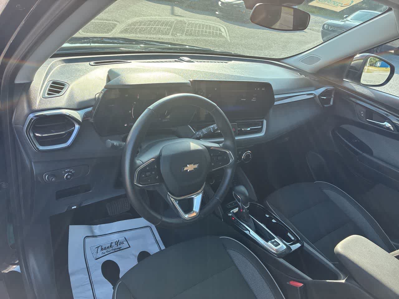 Used 2024 Chevrolet TrailBlazer LT w/ LT Cold Weather Package FWD image 10