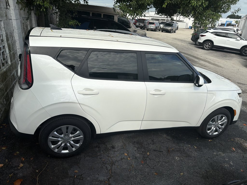 Certified 2025 Kia Soul LX FWD image 5