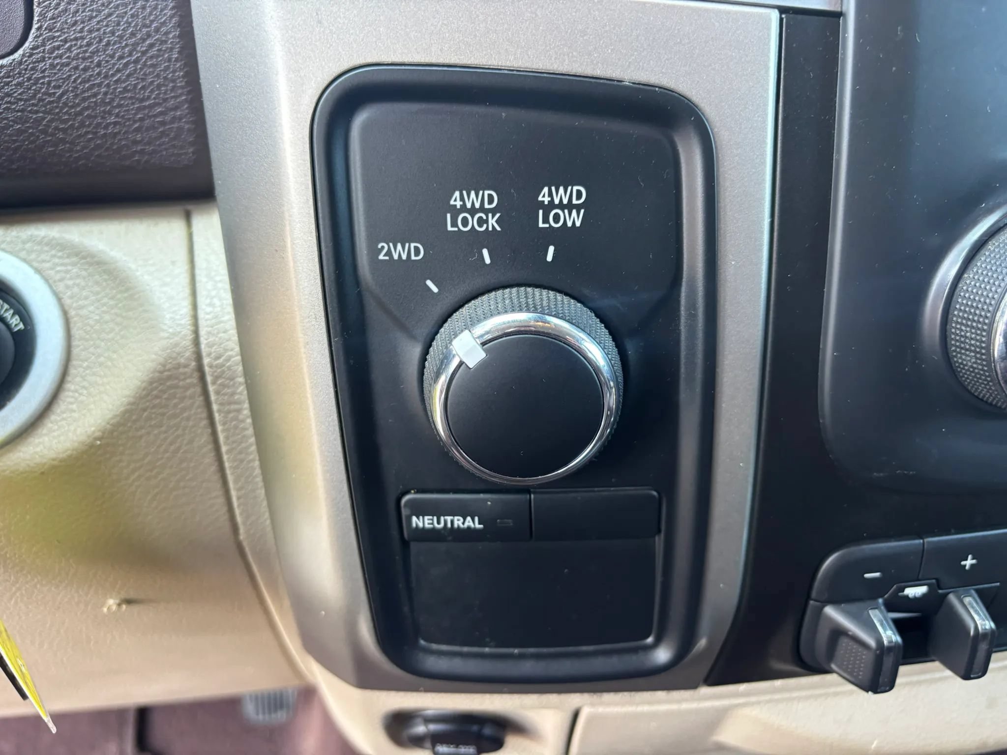 Used 2014 RAM 2500 SLT AWD/4WD image 15