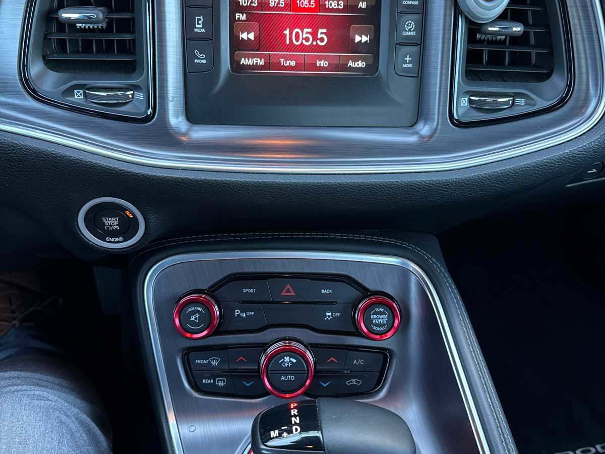 Used 2016 Dodge Challenger SXT image 10