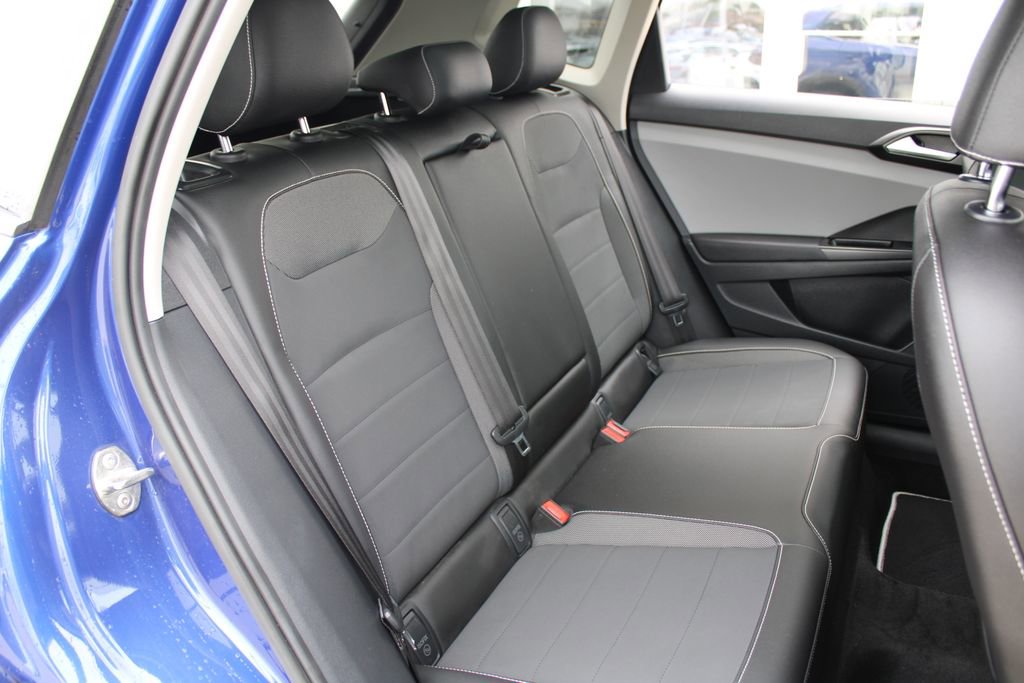 Certified 2023 Volkswagen Taos SE w/ Panoramic Sunroof Package image 24