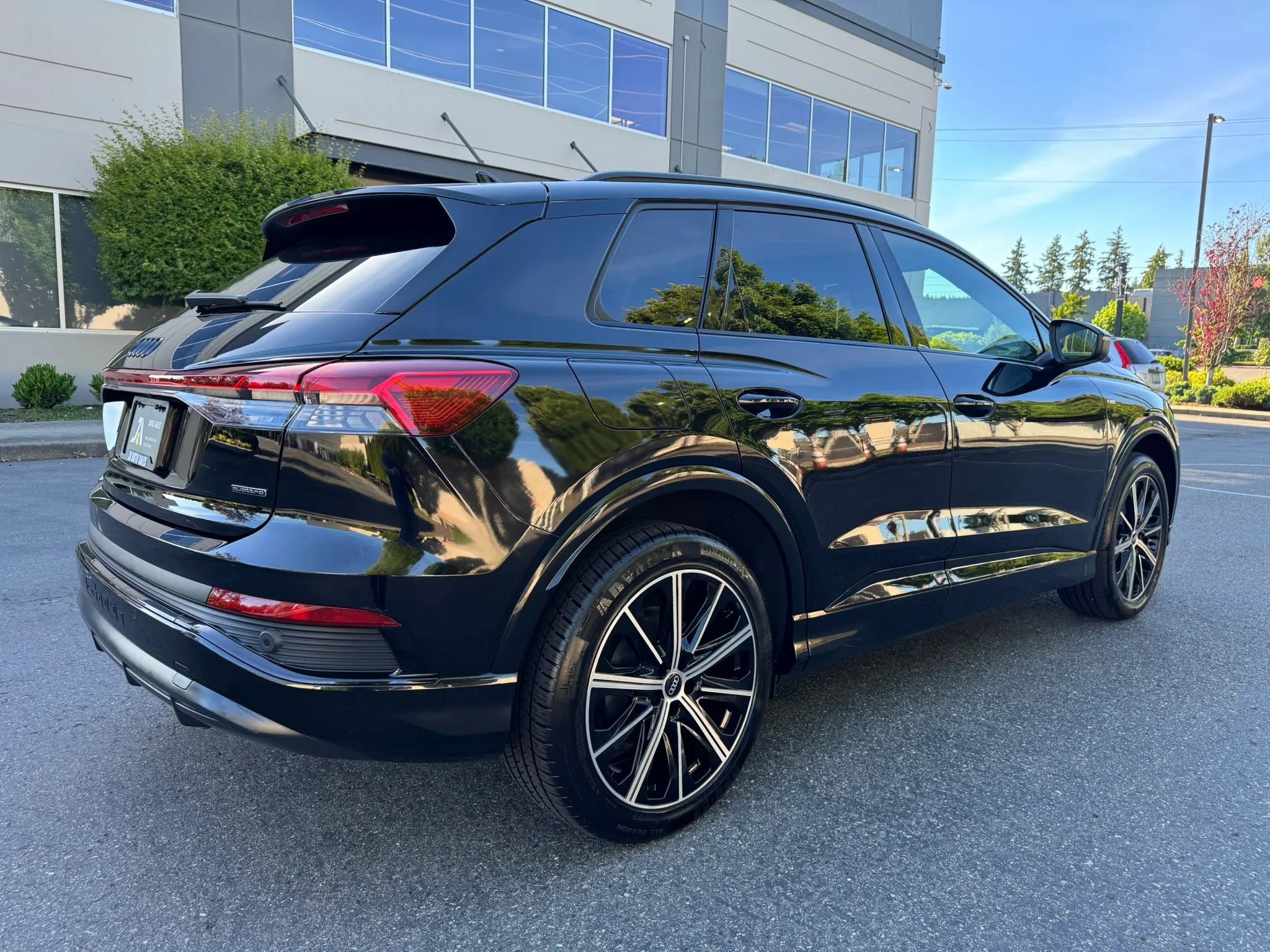 Used 2022 Audi Q4 e-tron Premium Plus w/ Premium Plus AWD/4WD image 11