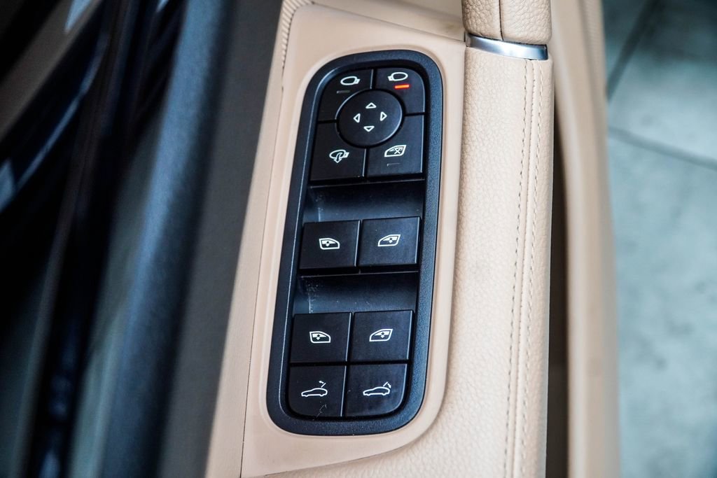 Used 2023 Porsche Cayenne Platinum Edition image 39