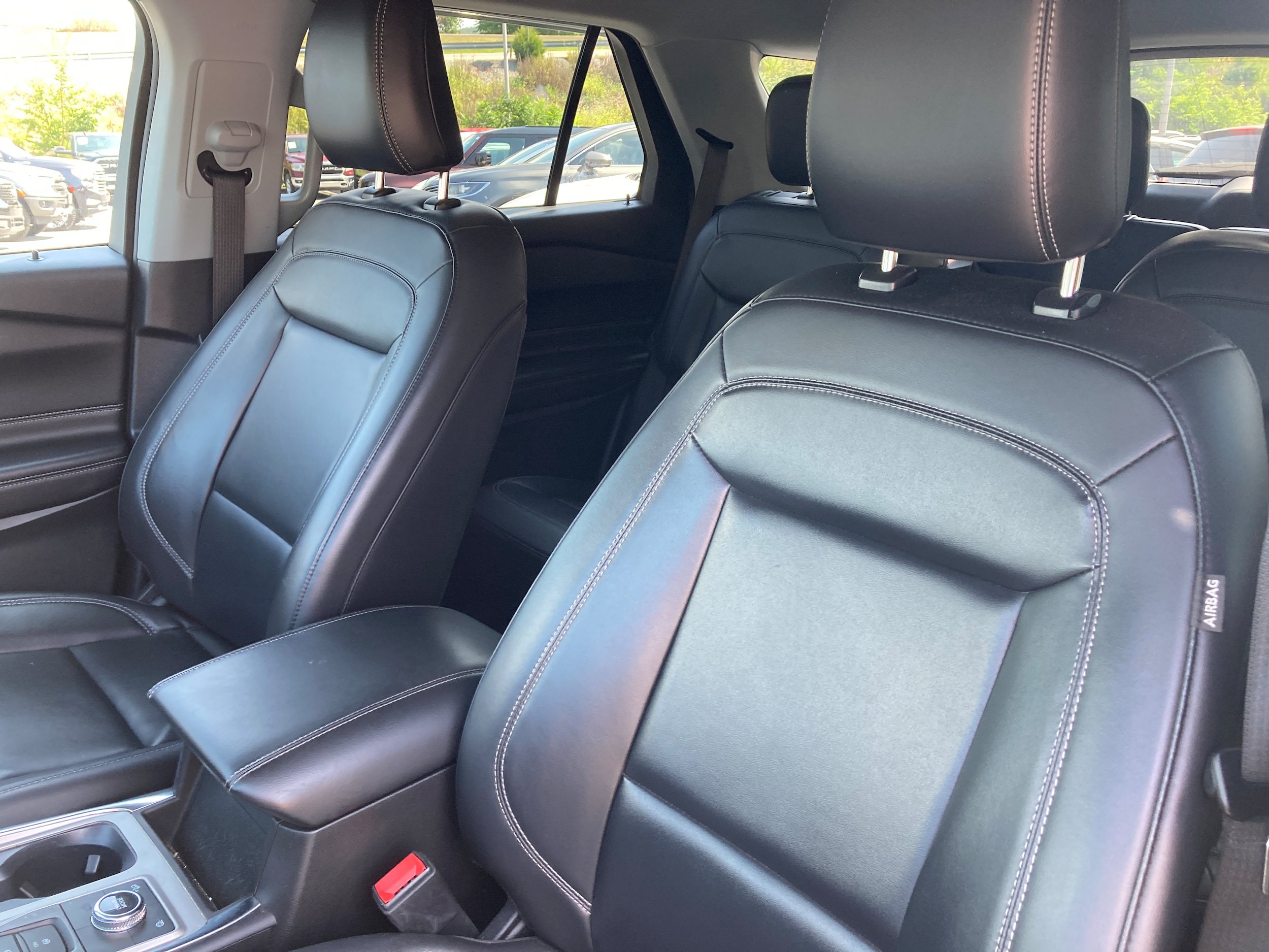 Certified 2022 Ford Explorer XLT w/ Equipment Group 202A AWD/4WD image 8