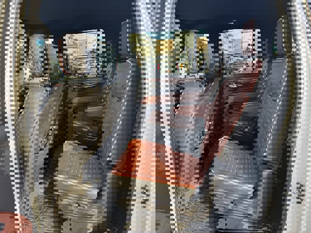 Used 2024 GMC Yukon XL Denali Ultimate image 10