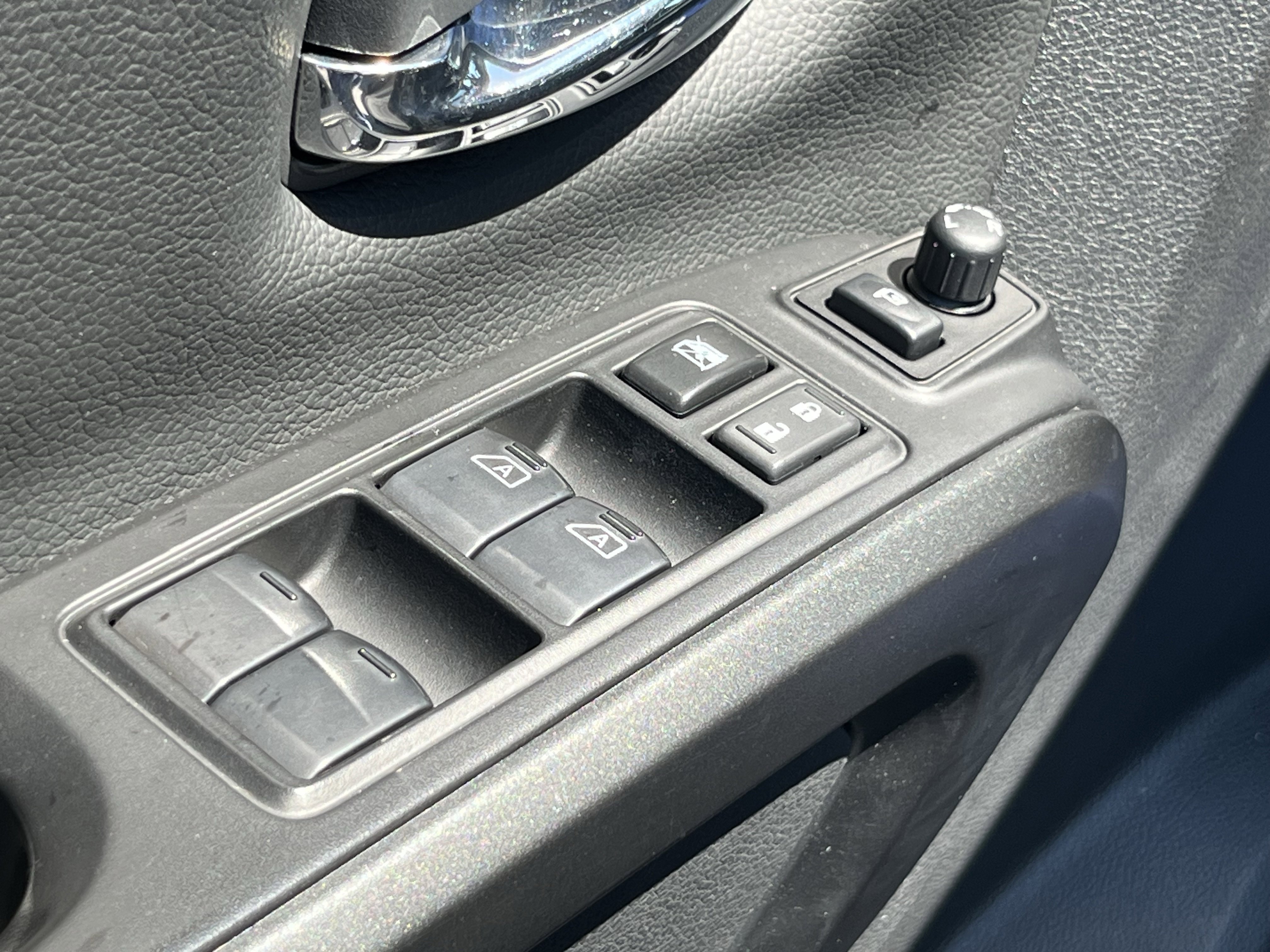 Used 2023 Nissan Titan PRO-4X w/ Pro-4x Convenience Package AWD/4WD image 19