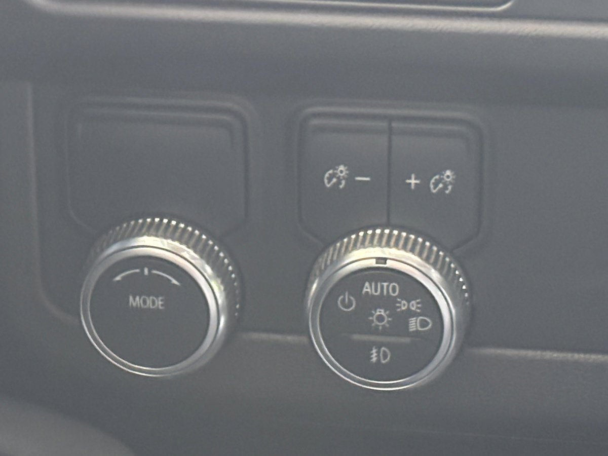 Used 2021 GMC Yukon XL SLE image 32