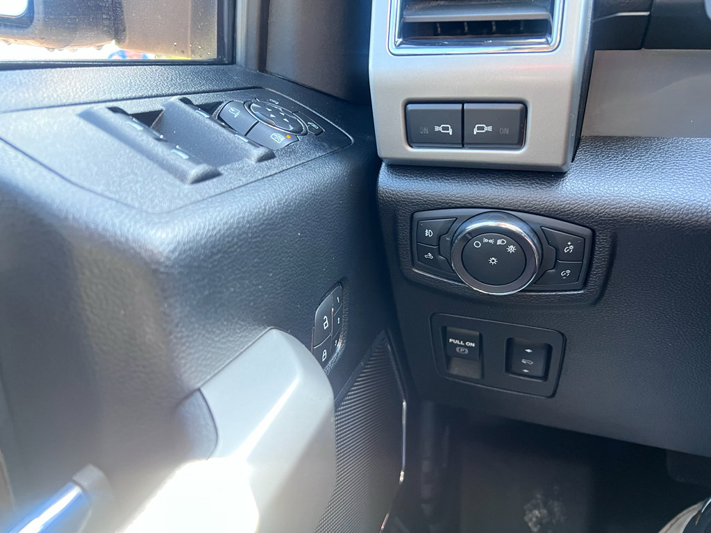 Used 2018 Ford F150 Lariat w/ Equipment Group 502A Luxury AWD/4WD image 20