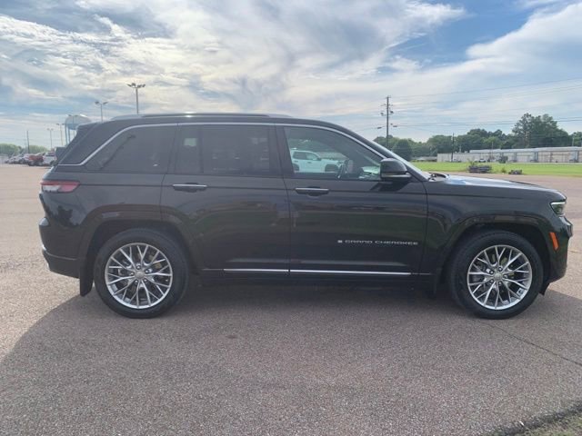 Used 2023 Jeep Grand Cherokee Summit w/ Advanced Protech Group IV AWD/4WD image 7