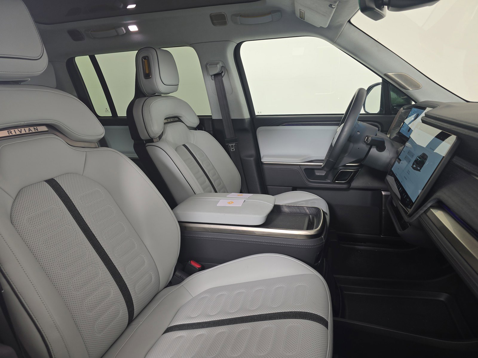 Used 2024 Rivian R1S Adventure AWD/4WD image 24