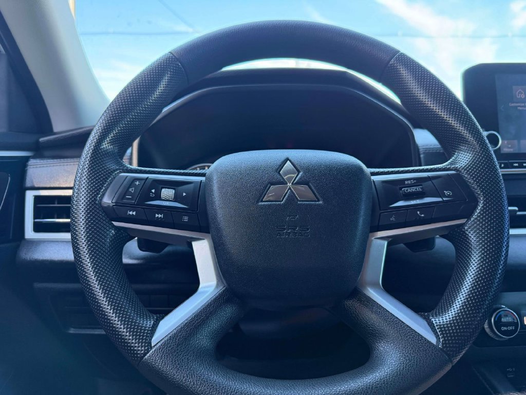 Used 2022 Mitsubishi Outlander ES AWD/4WD image 16