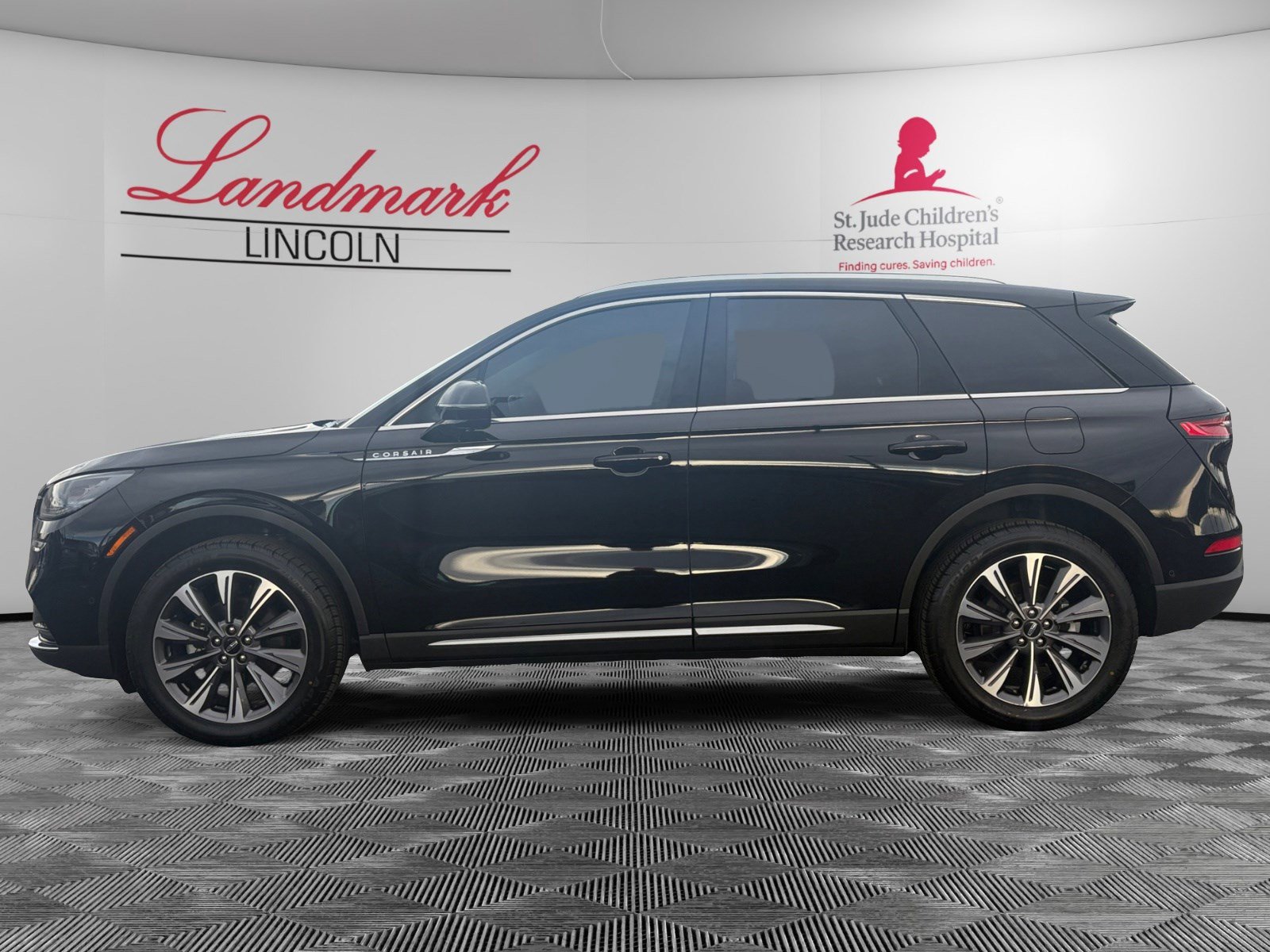 Certified 2022 Lincoln Corsair Reserve w/ Equipment Group 201A image 2