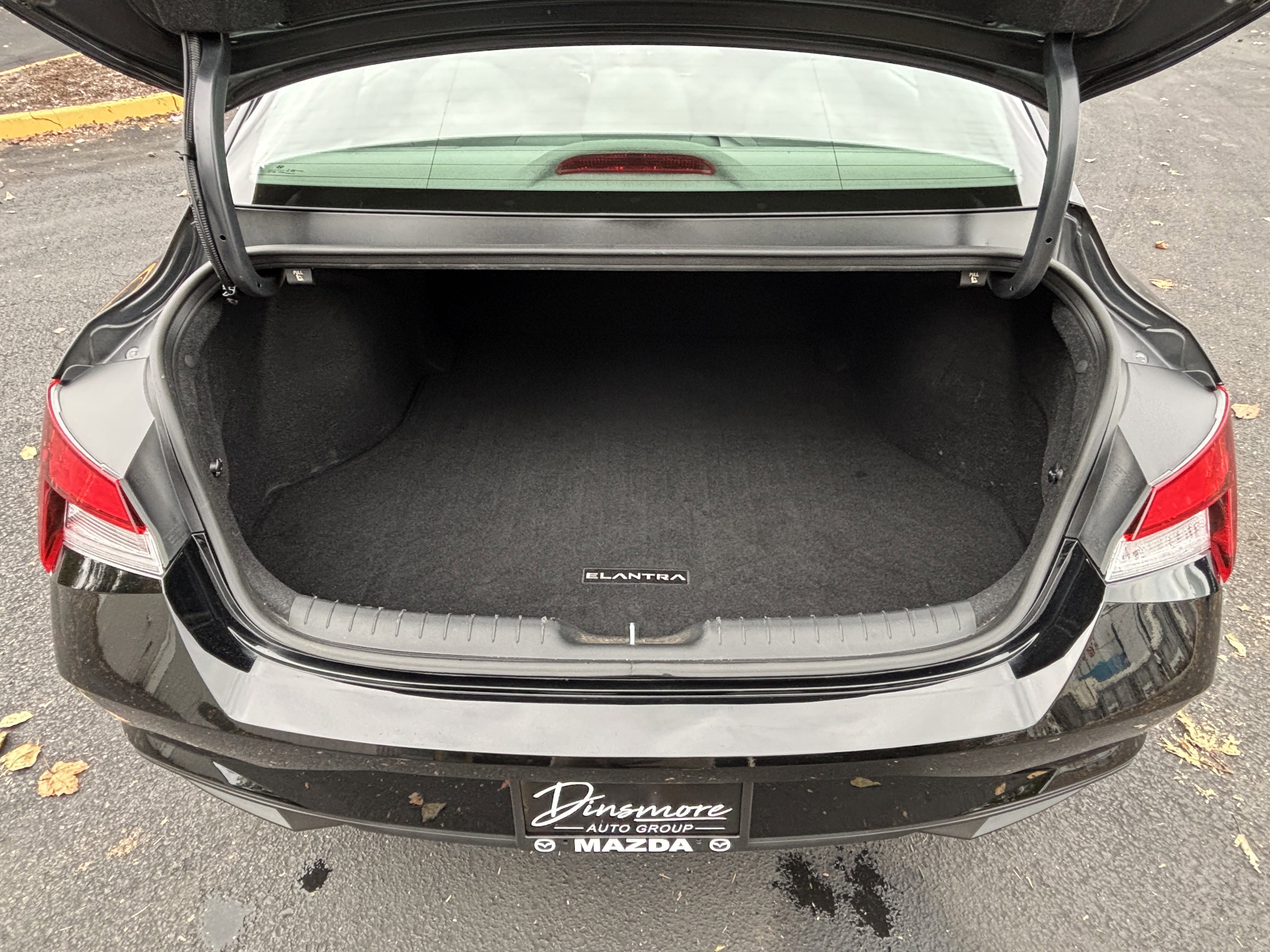 Used 2023 Hyundai Elantra SEL w/ Cargo Package image 15