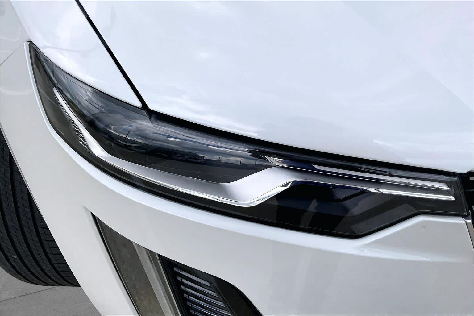 Certified 2025 Cadillac XT6 Premium Luxury FWD image 27