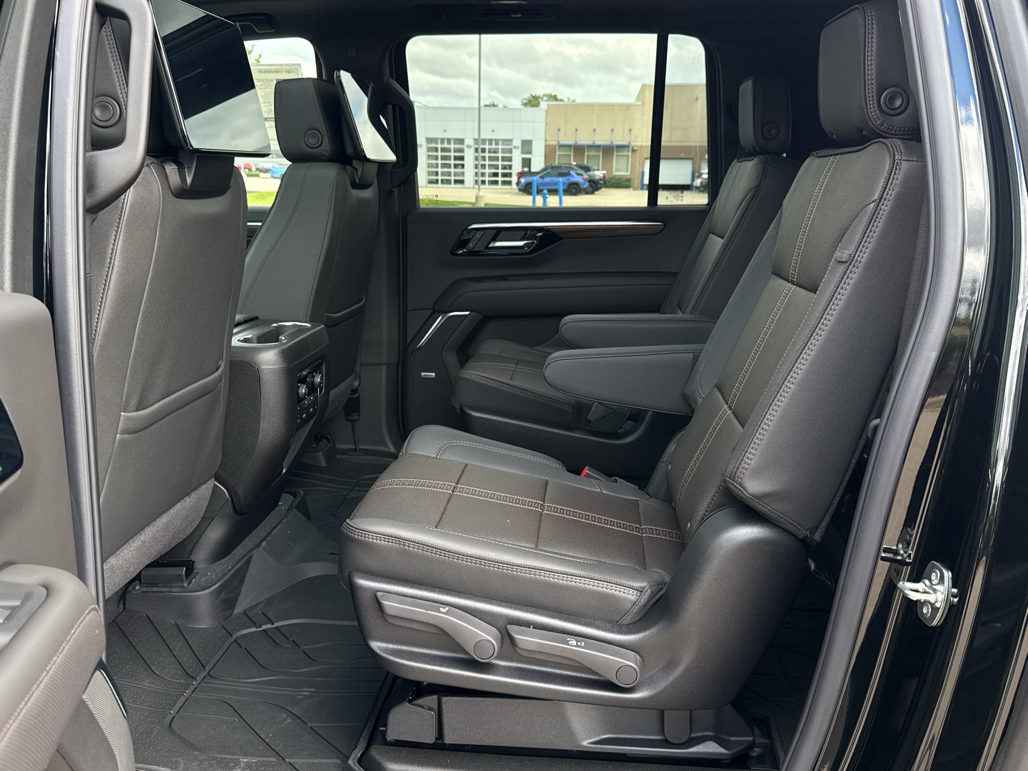 New 2026 Chevrolet Suburban High Country AWD/4WD image 43