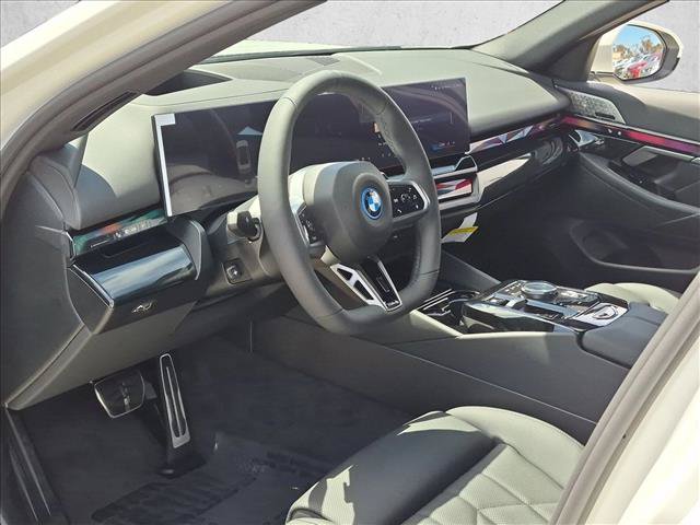 New 2027 BMW i5 eDrive40 w/ M Sport Package RWD image 3