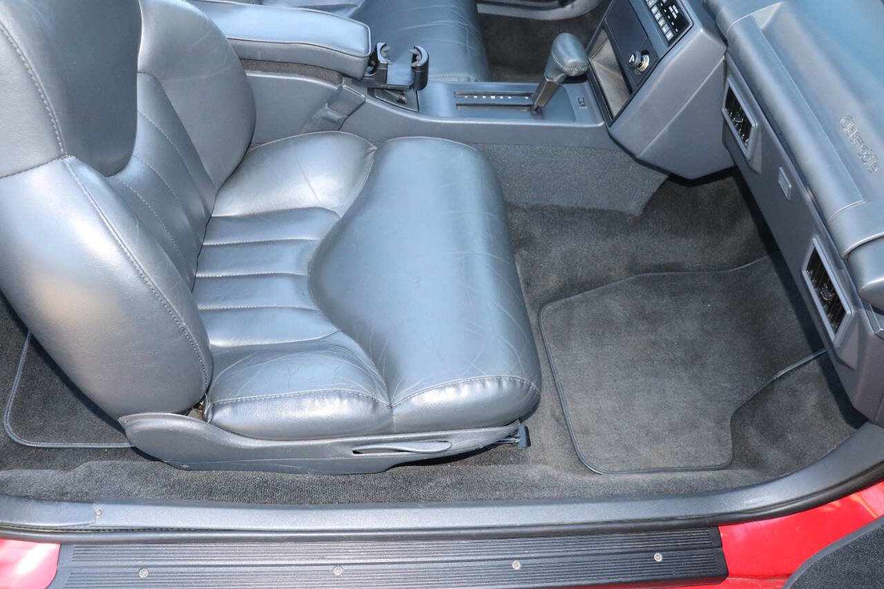 Used 1993 Oldsmobile Cutlass Supreme Convertible image 52