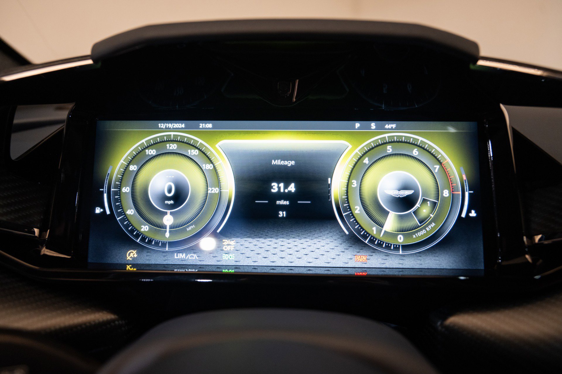 Used 2025 Aston Martin V8 Vantage Coupe image 6