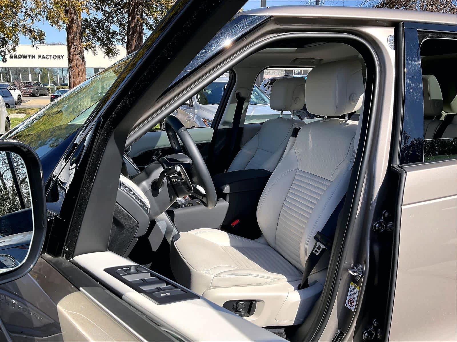 Used 2025 Land Rover Discovery S AWD/4WD image 24