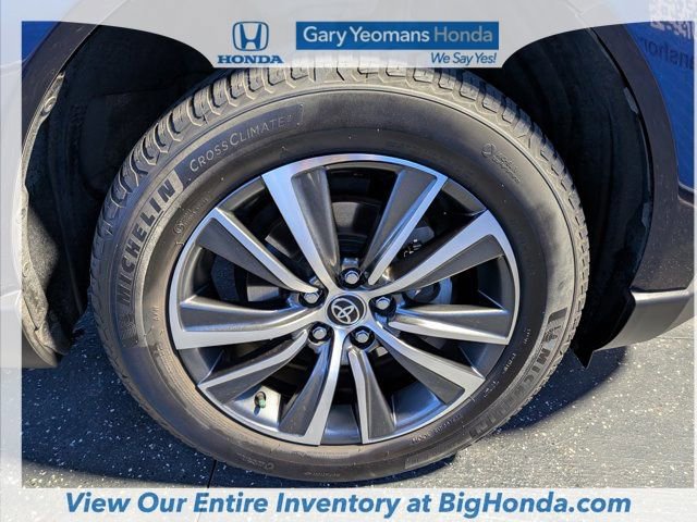 Used 2021 Toyota Venza LE AWD/4WD image 14